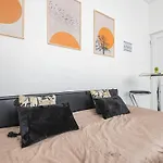 Cozy In , Free Wifi ,coffe Shops Downstairs Apartamento Reims