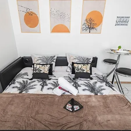 Apartment Cozy In , Free Wifi ,coffe Shops Downstairs Reims